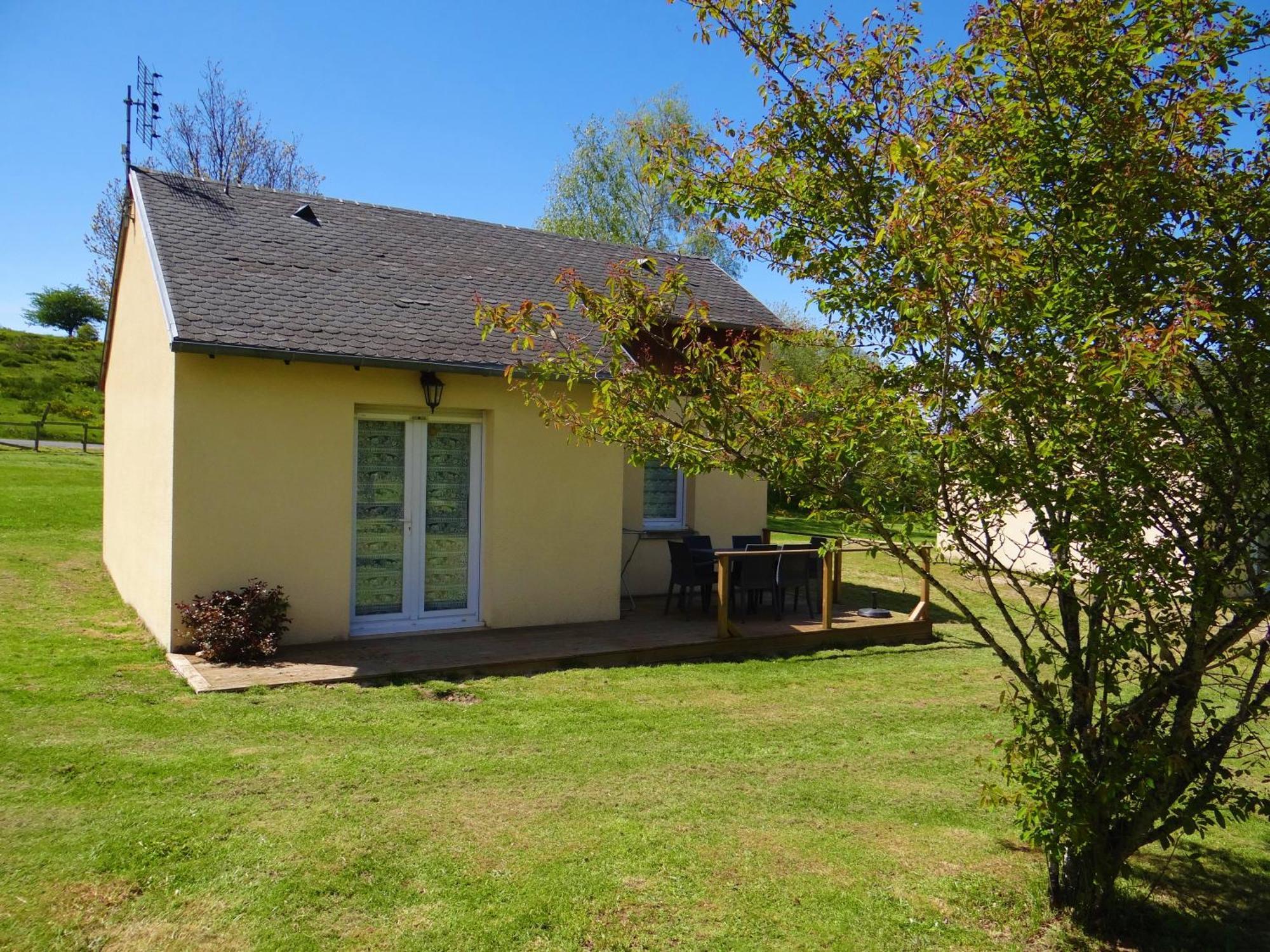 Maison De Plein Pied Au Coeur De La Nature Chaudes-Aigues Exterior foto